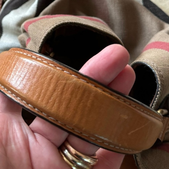 Burberry Ashby Bucket Bag - Picture 7 of 7